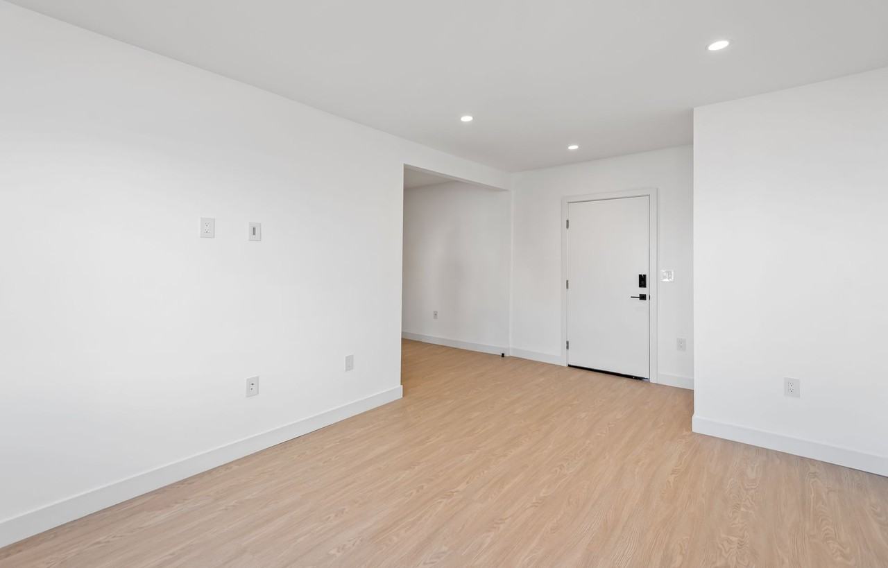 3415 London Street - Photo 3 of 13