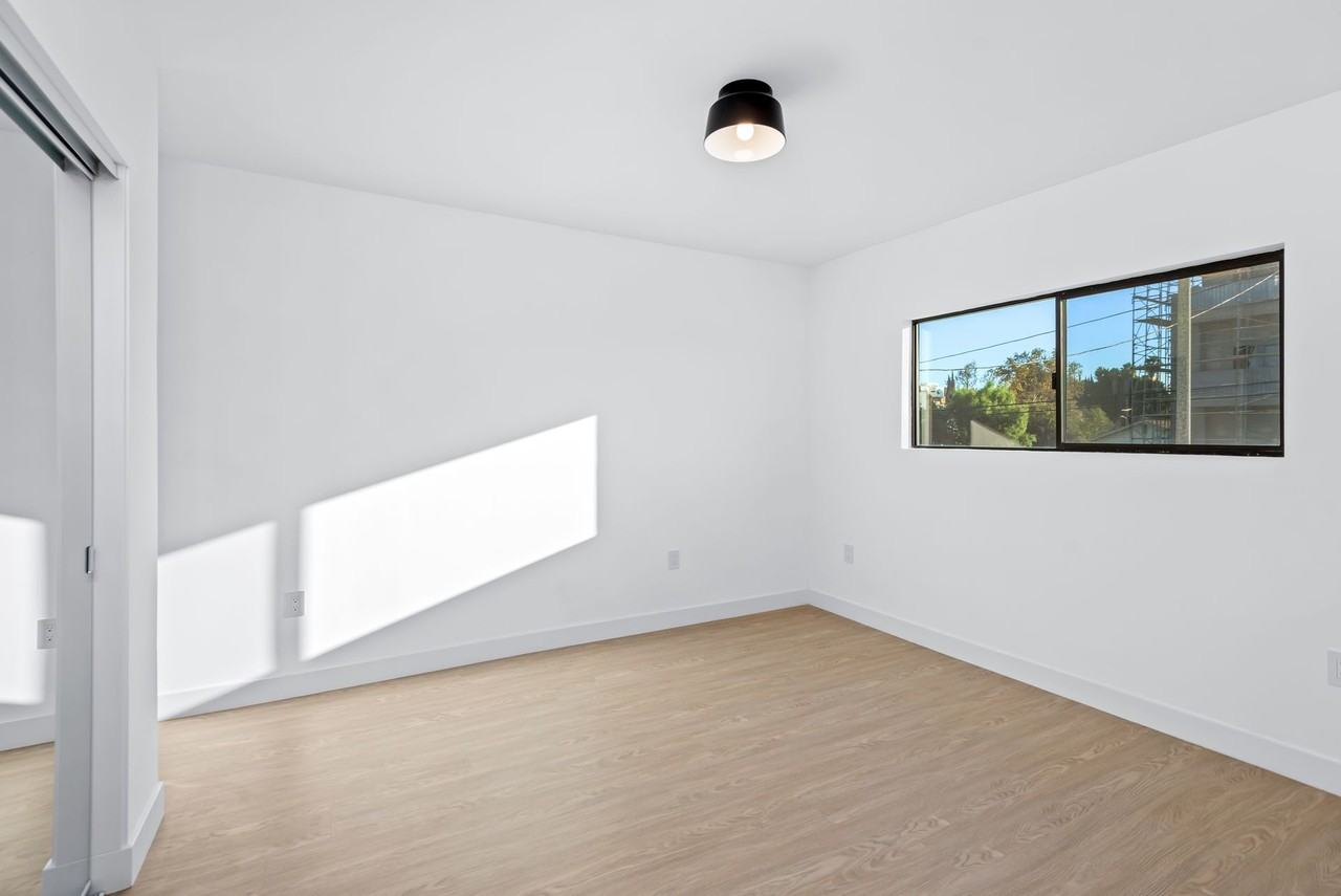 3415 London Street - Photo 7 of 13