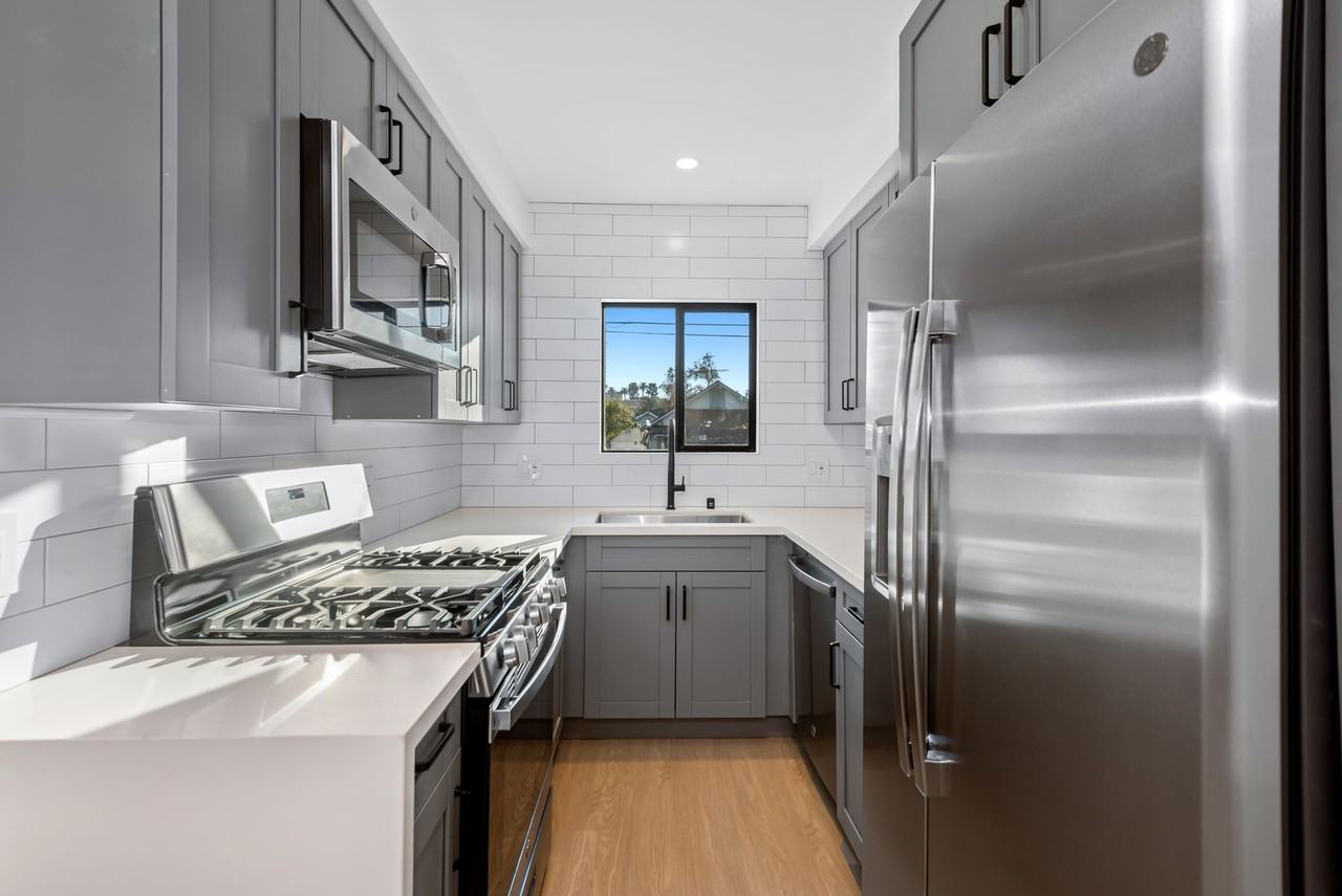 3415 London Street - Photo 6 of 13