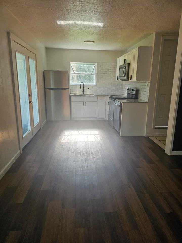 615 Clearlake Rd #1 - Photo 3 of 11
