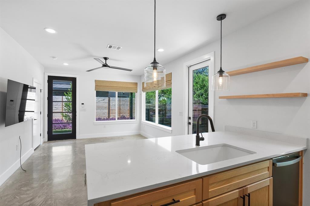 913 Mansell AvenueUnit 2 #1 - Photo 3 of 11