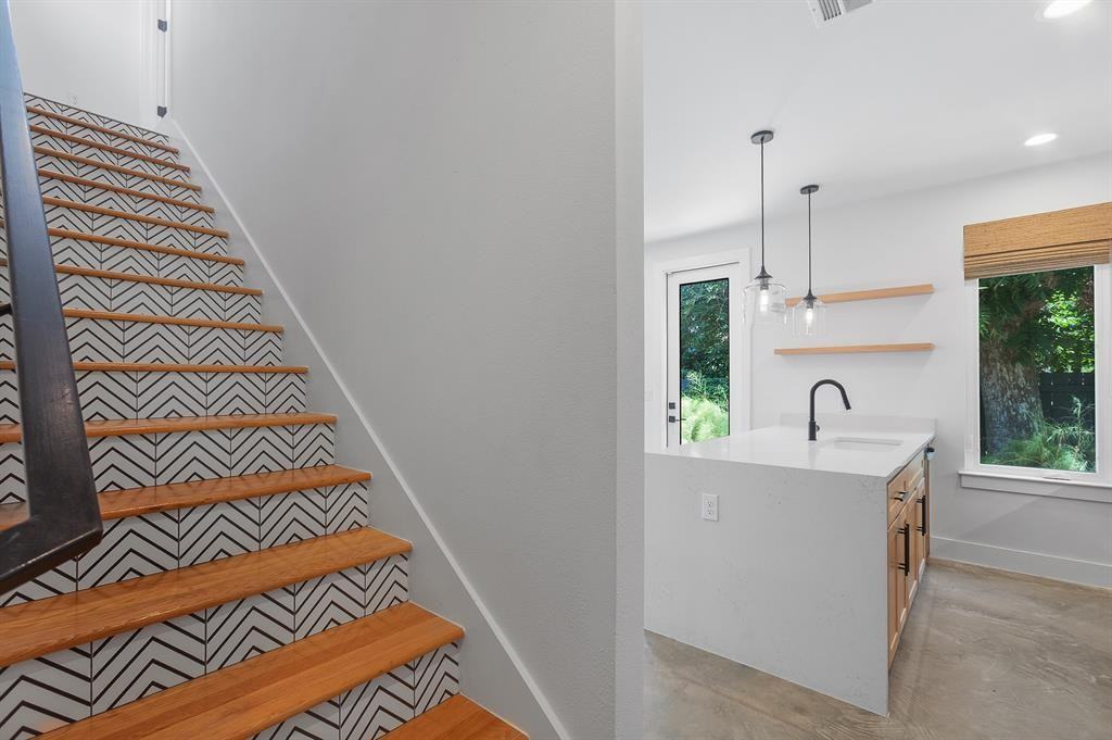 913 Mansell AvenueUnit 2 #1 - Photo 5 of 11