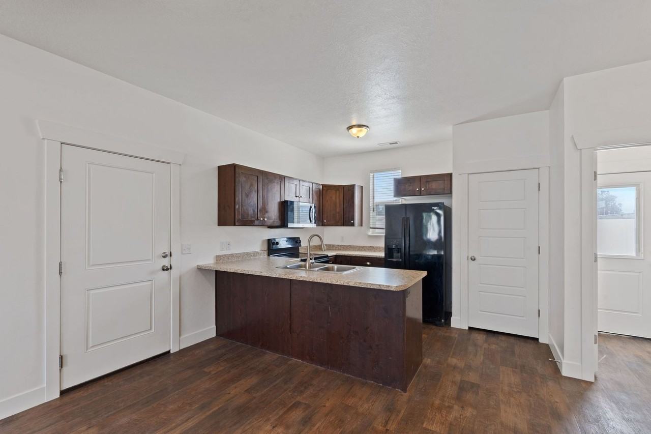 320 6th S 320 W #6 - Photo 3 of 15