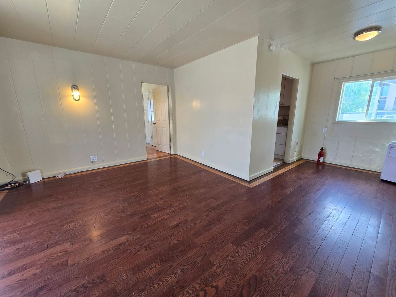 326 W 11th St - Photo 2 of 15
