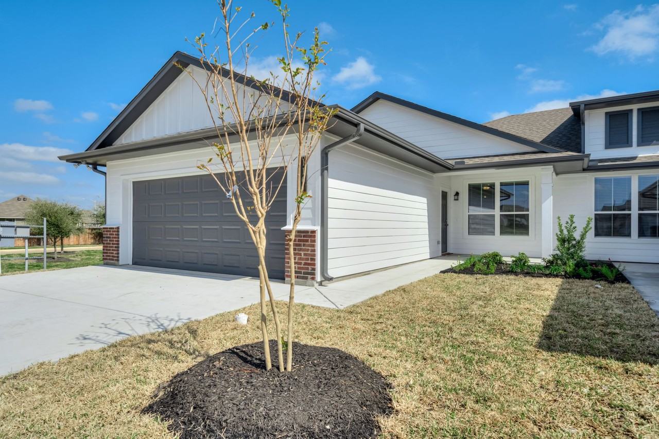 1141 Trellis Pass - Photo 2 of 50