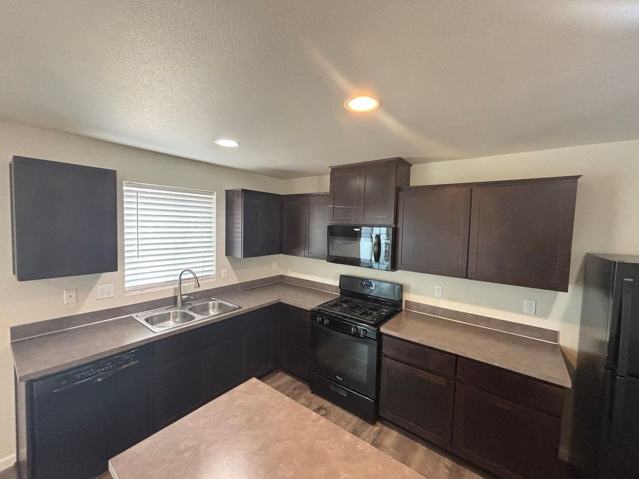 1001 1001 Southview Dr - Photo 4 of 22