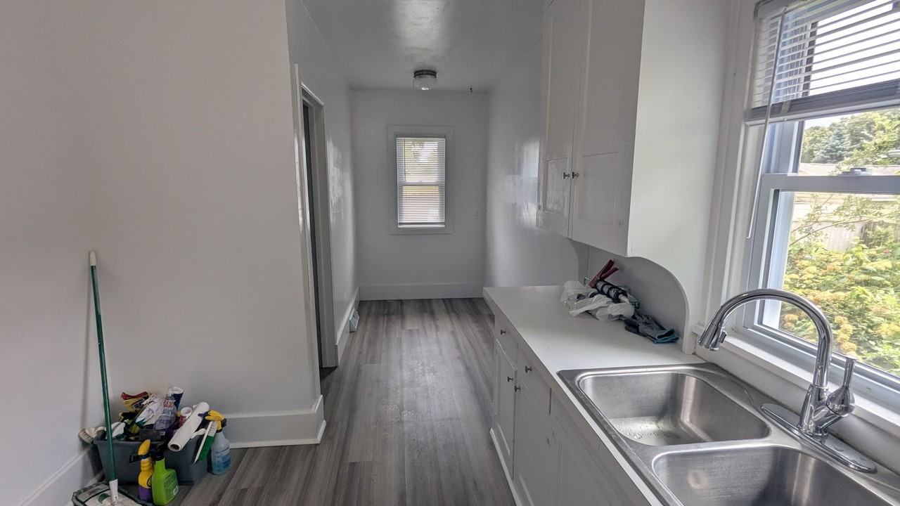 817 Western Ave - Photo 6 of 18