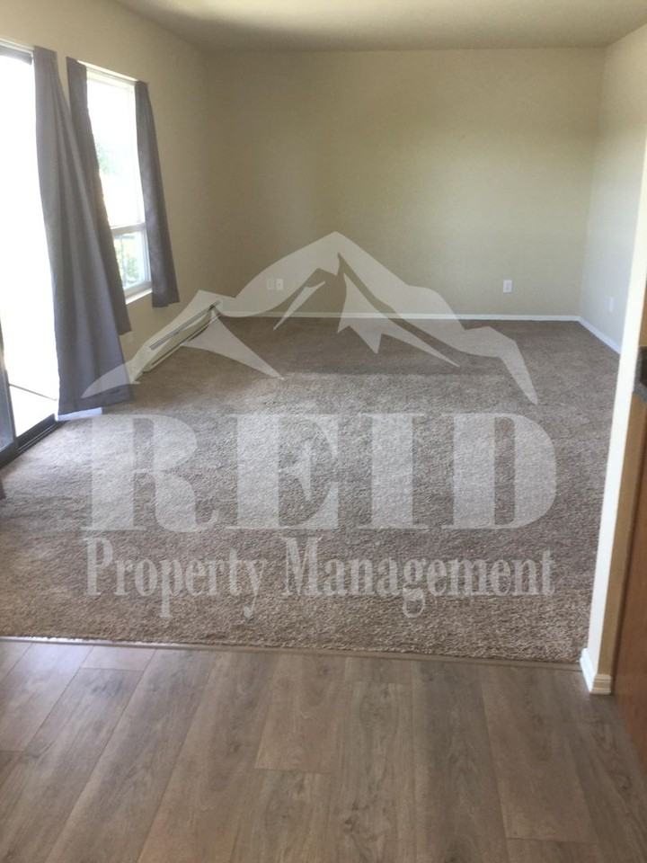924 Shorewood Dr #17 - Photo 3 of 26