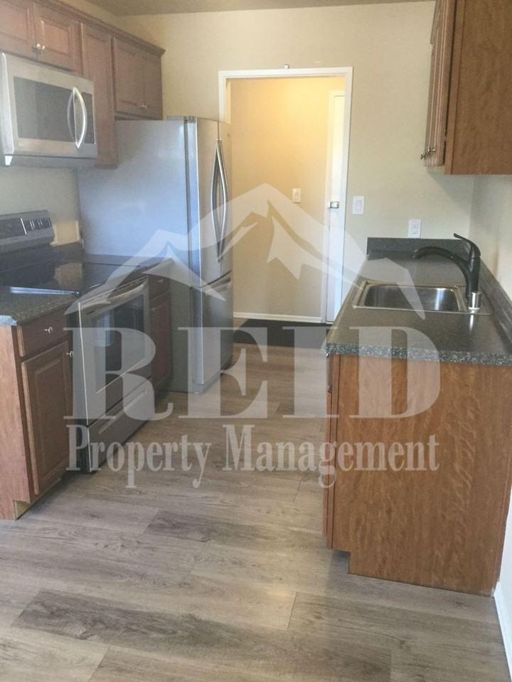 924 Shorewood Dr #17 - Photo 5 of 26