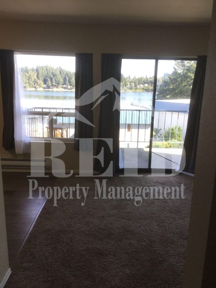 924 Shorewood Dr #17 - Photo 7 of 26