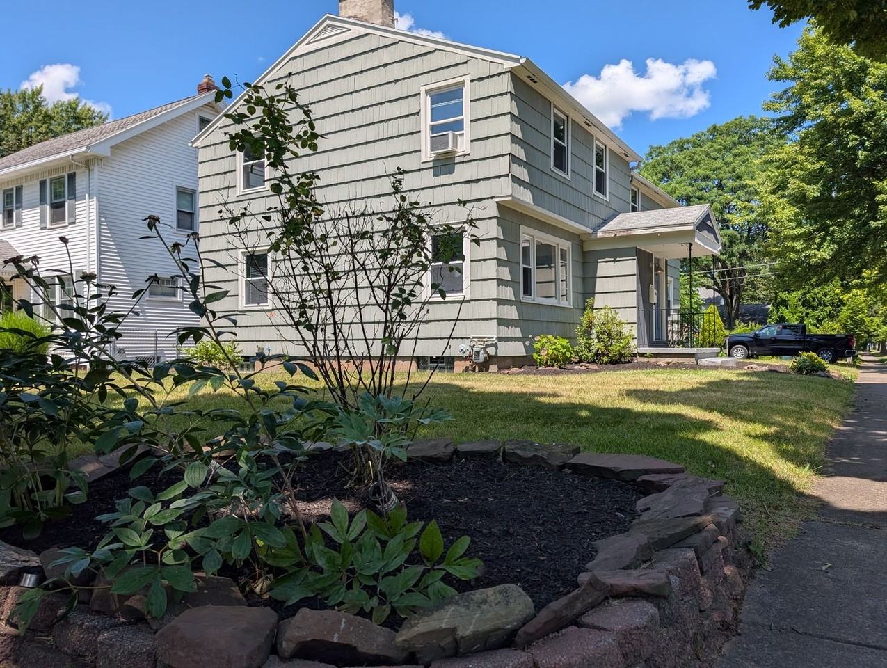 111 Eastmoreland Dr - Photo 2 of 33