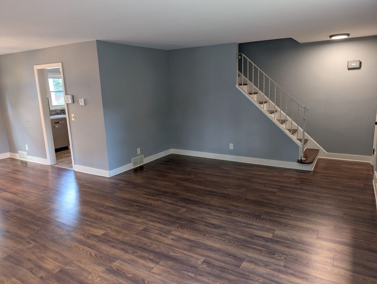 111 Eastmoreland Dr - Photo 5 of 33