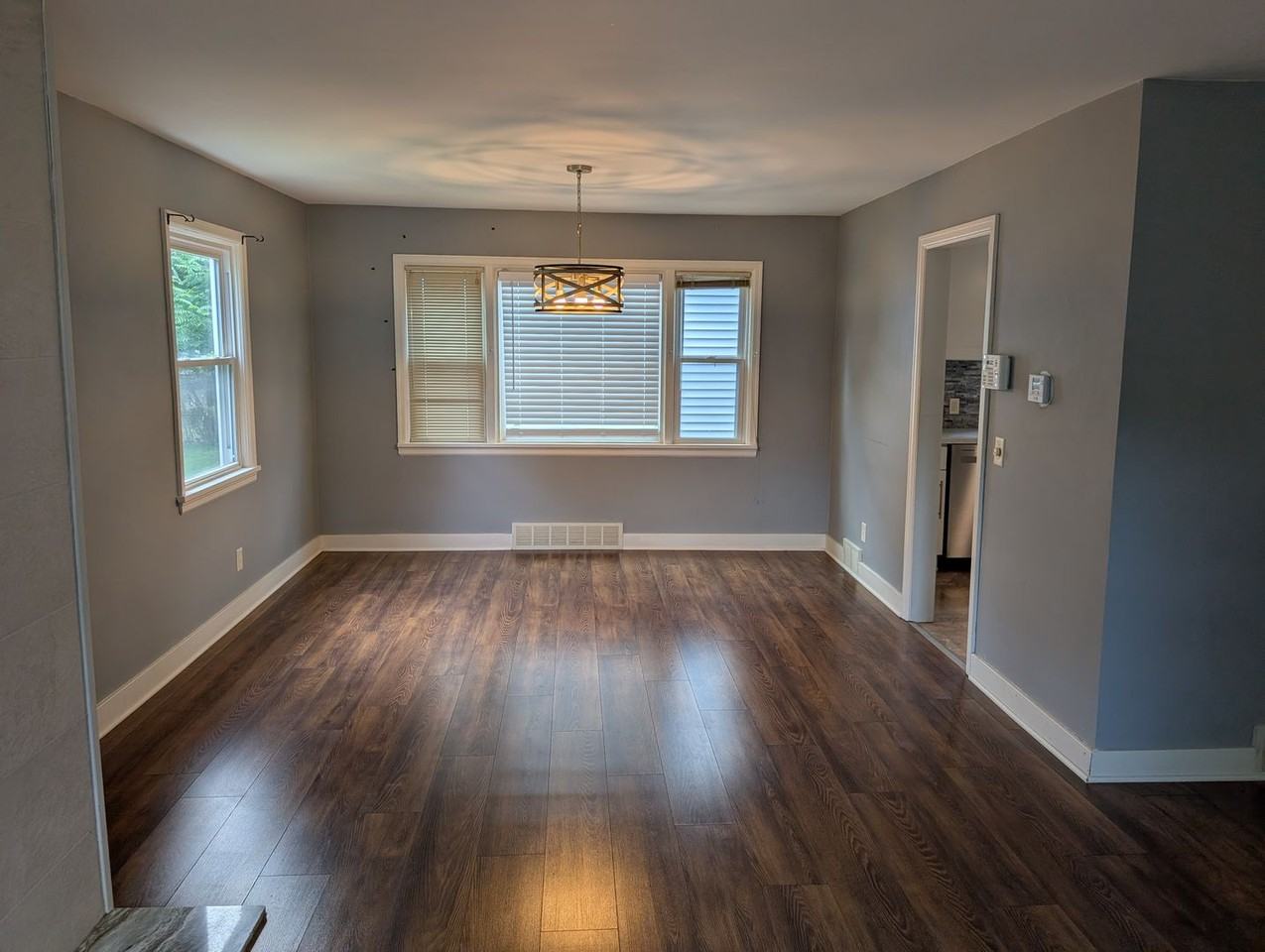 111 Eastmoreland Dr - Photo 6 of 33
