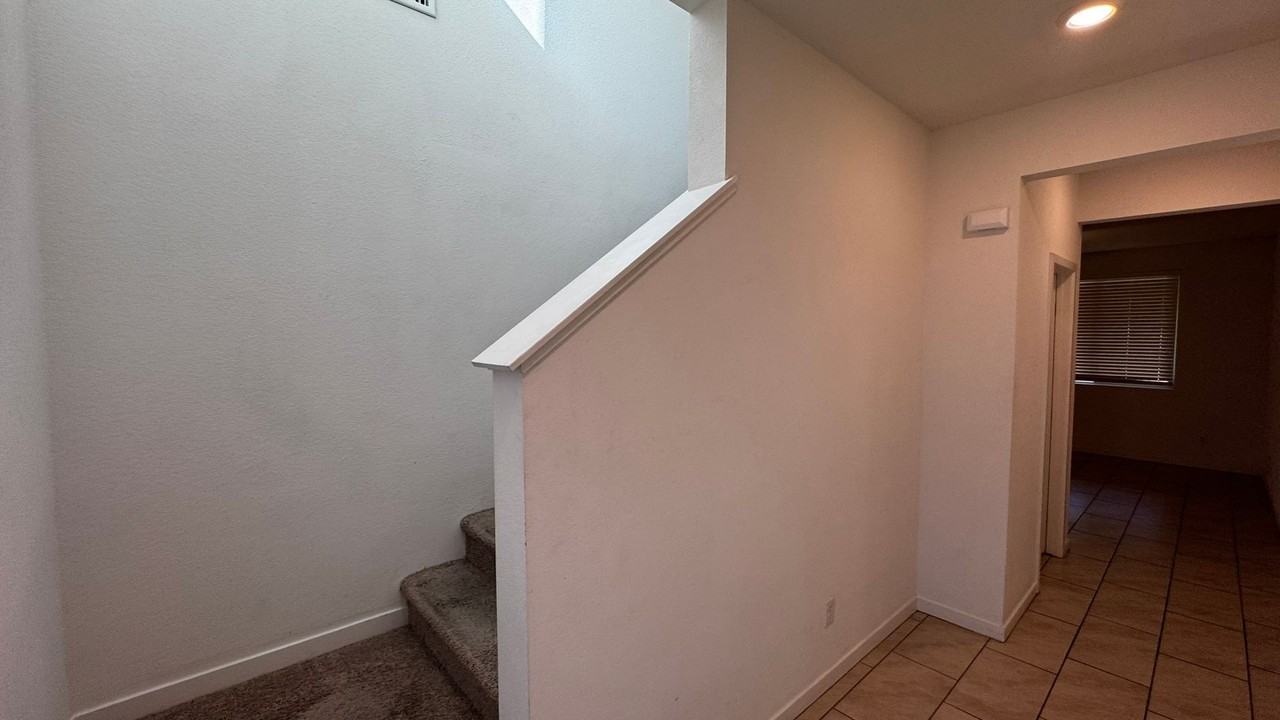 7080 Garnet Crest Ct - Photo 4 of 35