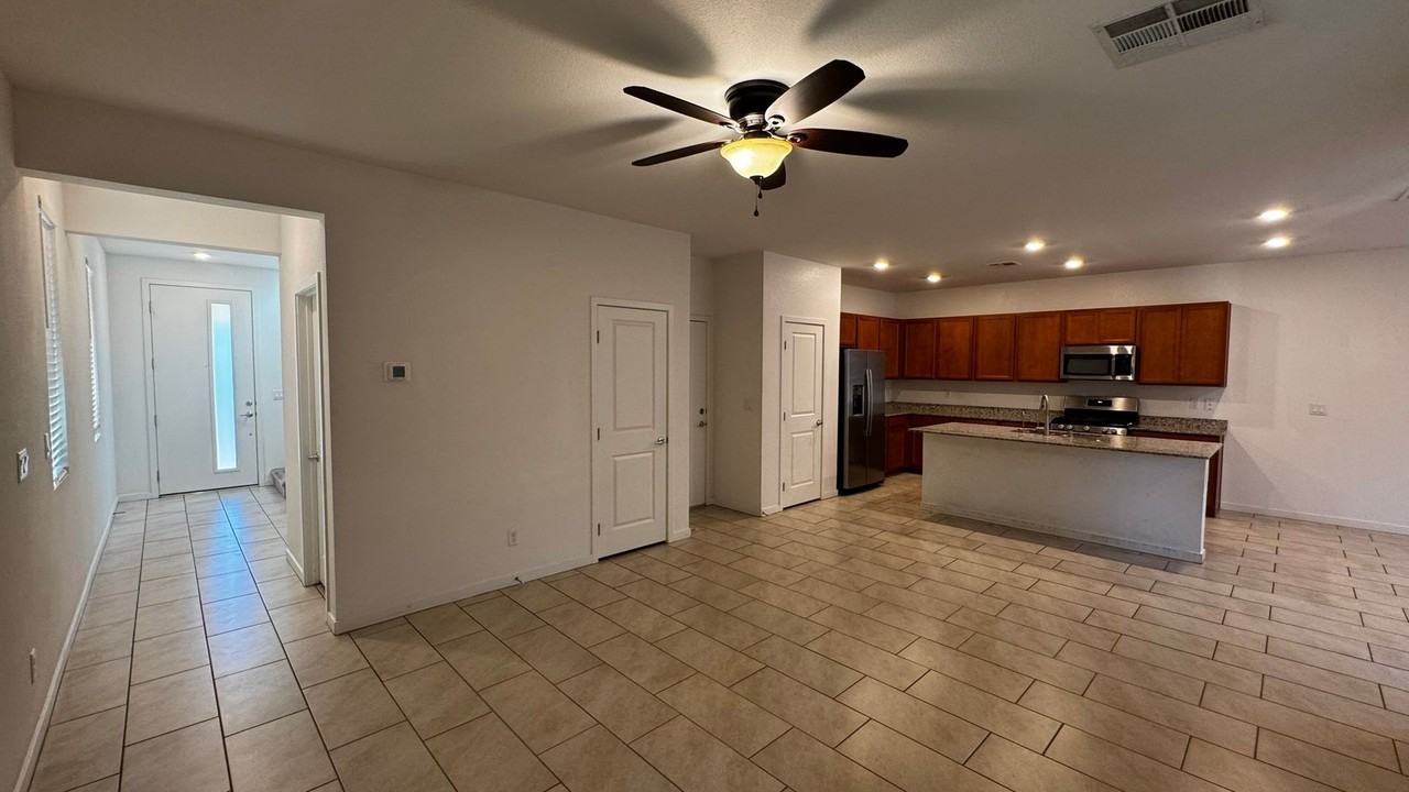 7080 Garnet Crest Ct - Photo 7 of 35