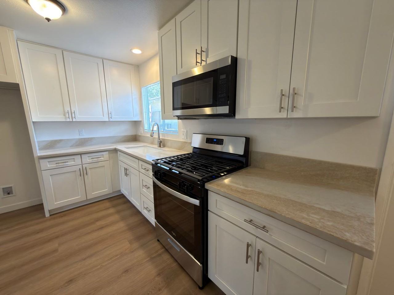 318 S Bedford Rd - Photo 5 of 22