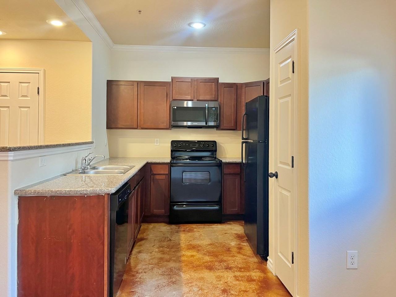 6414 Attucks Ln - Photo 6 of 20