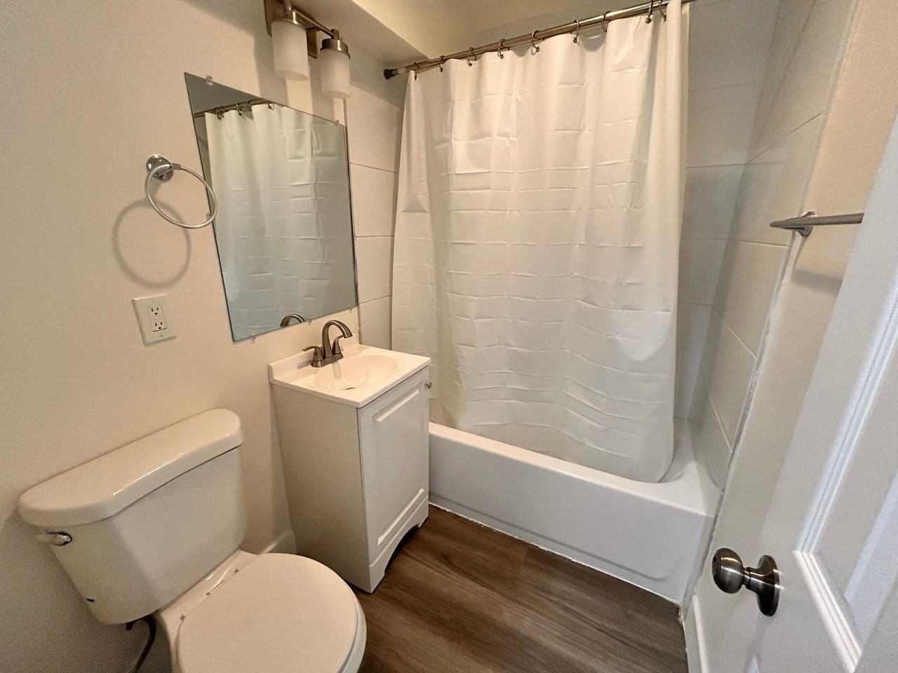 6128 Gotham St - Photo 3 of 8