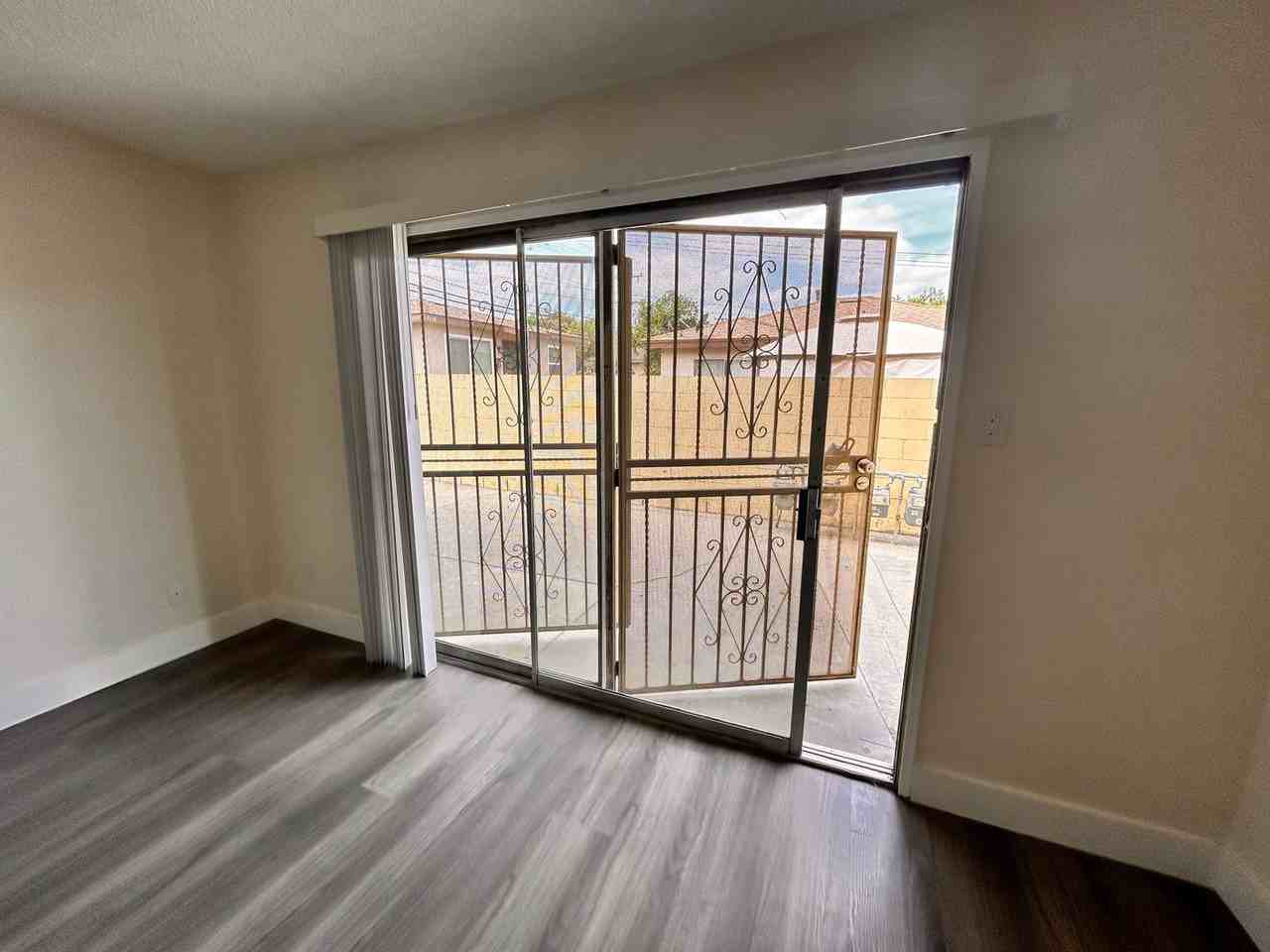 6128 Gotham St - Photo 5 of 8