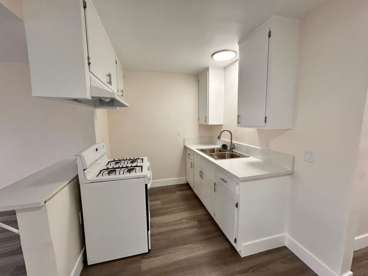 6128 Gotham St - Photo 6 of 8