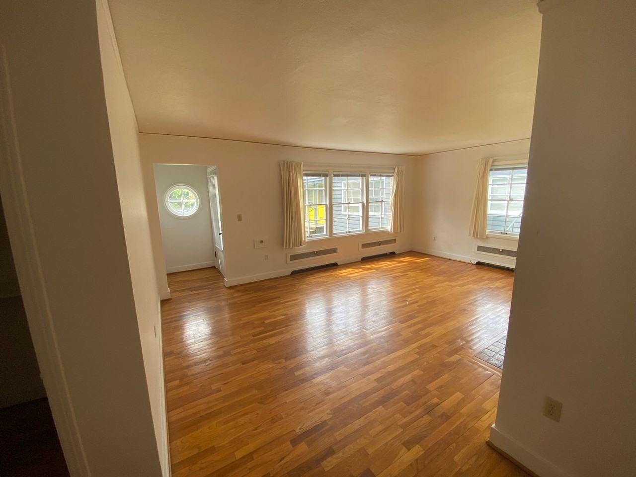 1075 E 19th Ave - Photo 5 of 15