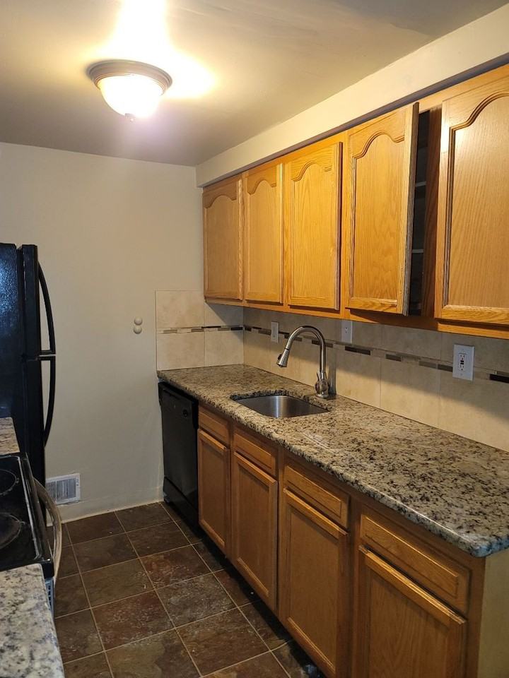 111 Elliot St - Photo 4 of 23