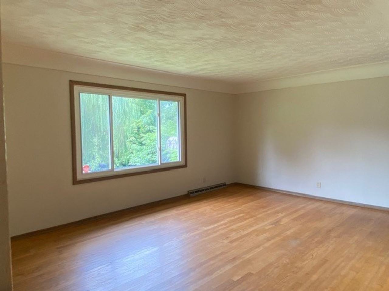 214 Cheryl Dr - Photo 4 of 13