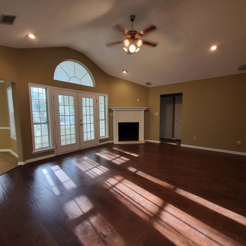 2403 Spring Valley Cir - Photo 2 of 13