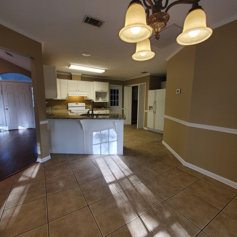 2403 Spring Valley Cir - Photo 3 of 13