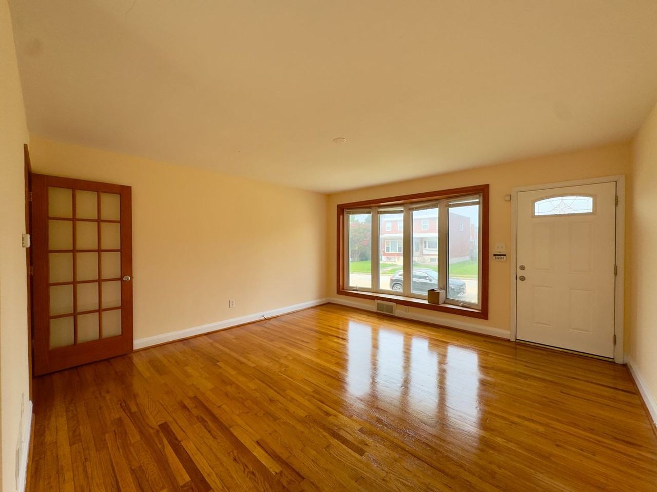 1243 S Grantley St - Photo 2 of 19