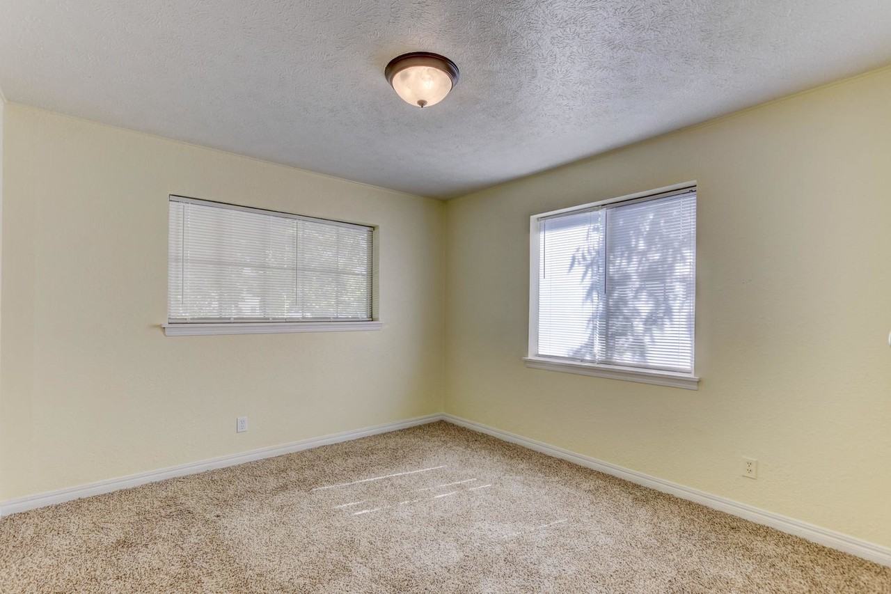 4172 Nw 23rd St - Photo 4 of 34