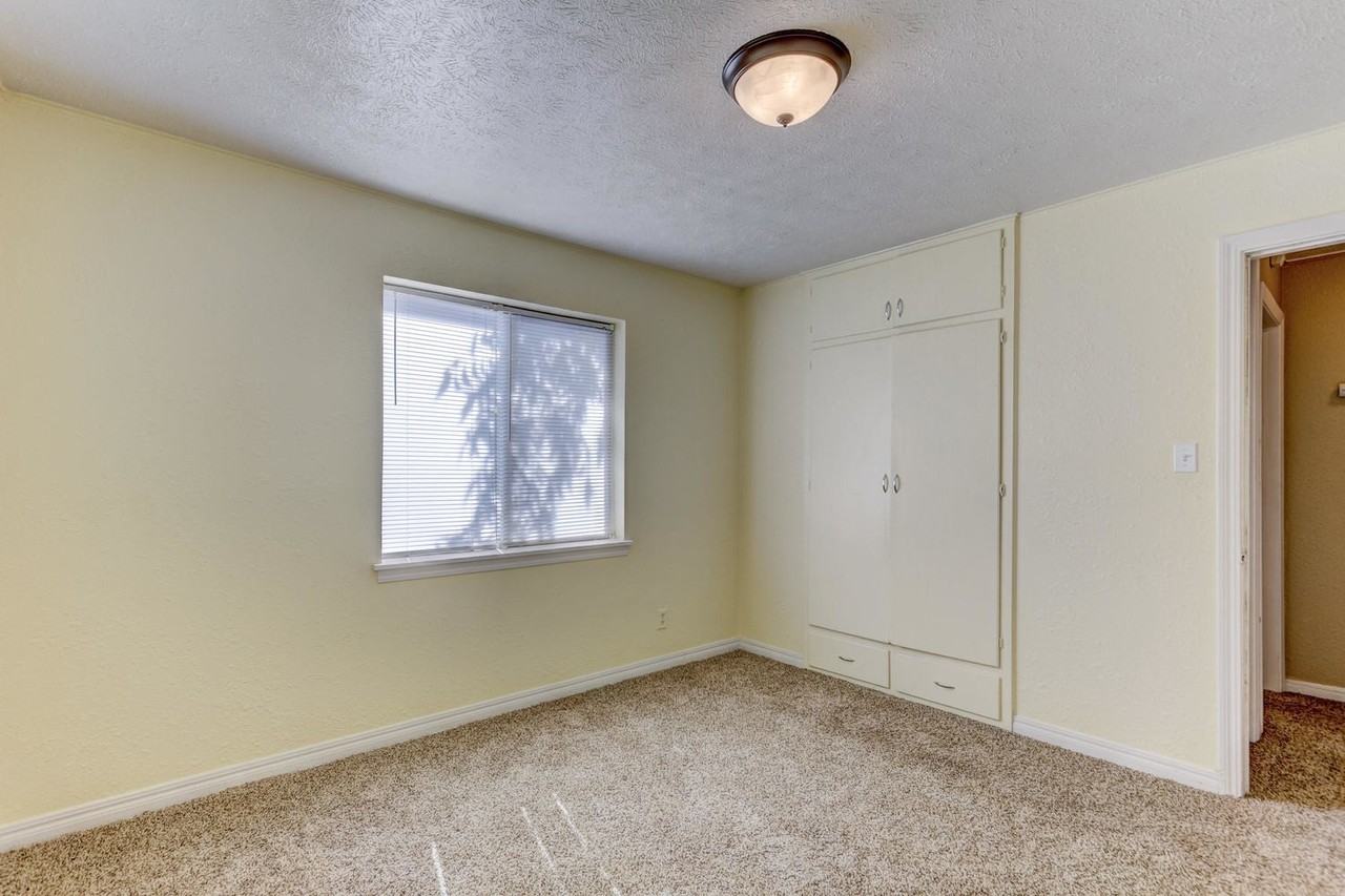 4172 Nw 23rd St - Photo 5 of 34