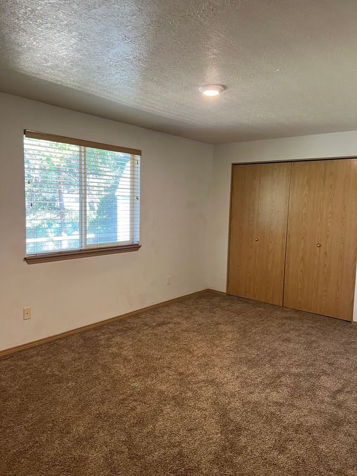 2821 Sw 28th St - Photo 7 of 18