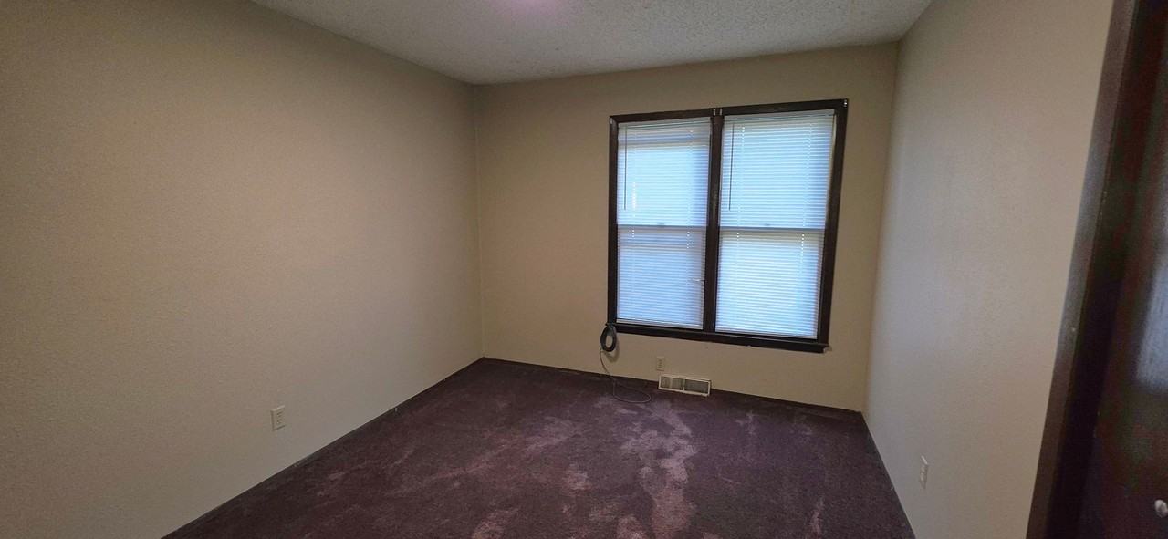 2542 S Regina Ave - Photo 7 of 10