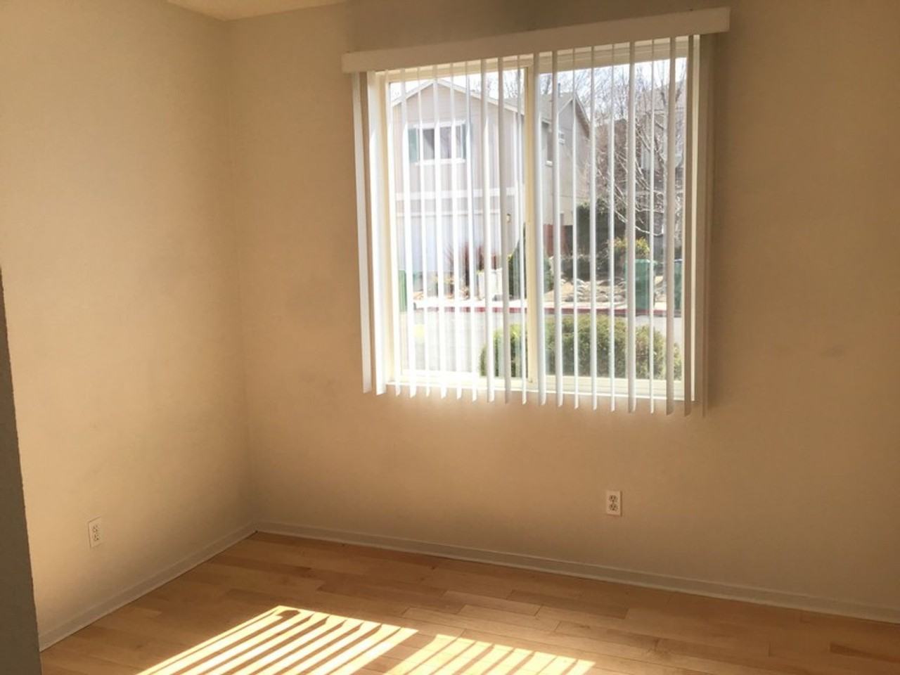 4055 Laurel Park Way - Photo 6 of 12