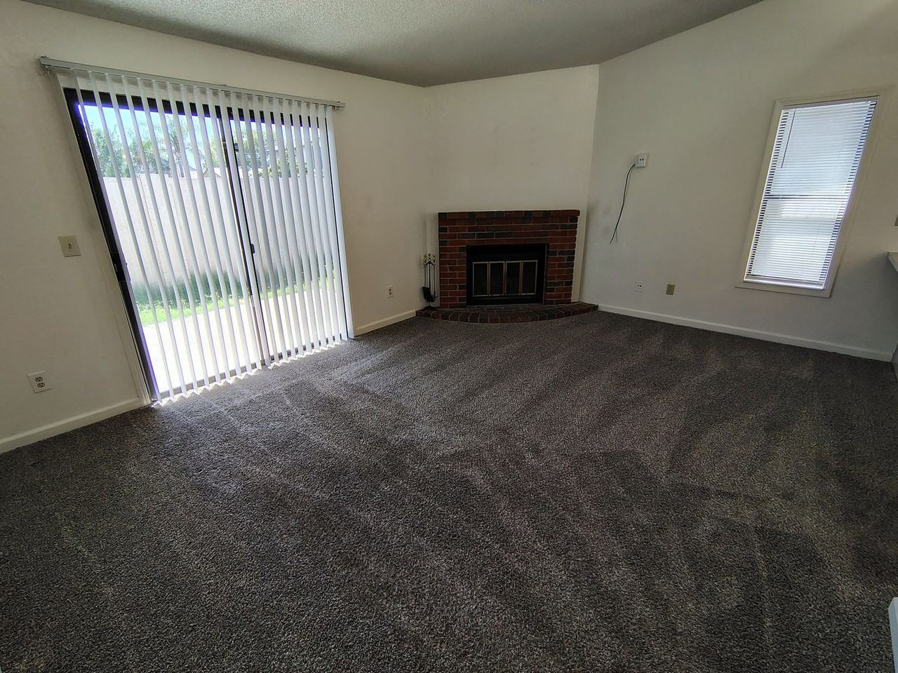 932 Inez Dr - Photo 2 of 14