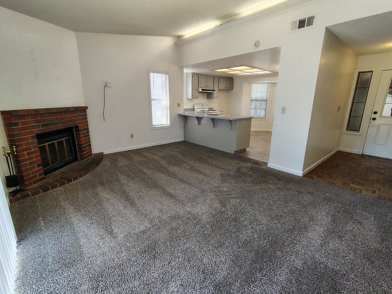 932 Inez Dr - Photo 3 of 14