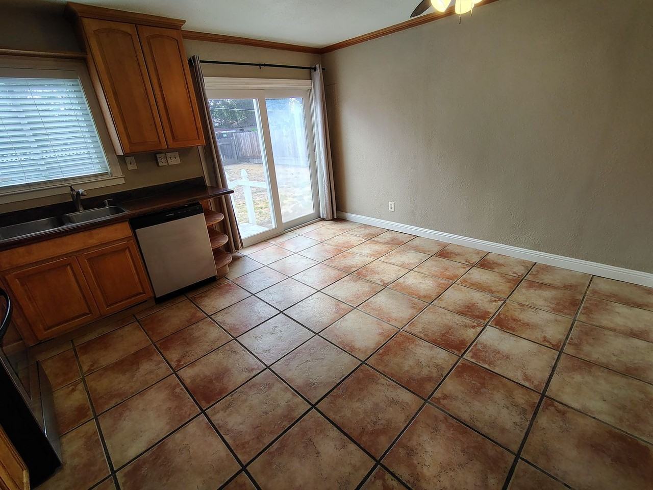 404 Camellia Way - Photo 7 of 16
