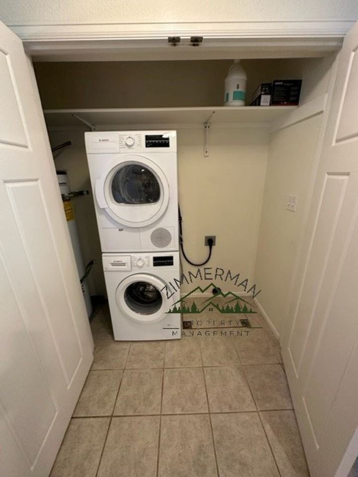 1060 Randall St - Photo 6 of 13