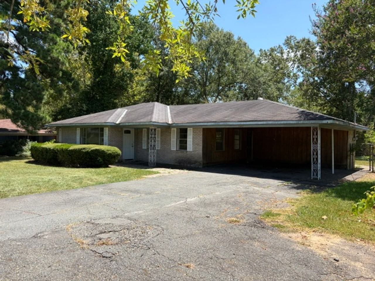 5957 Yarbrough Rd - Photo 2 of 17