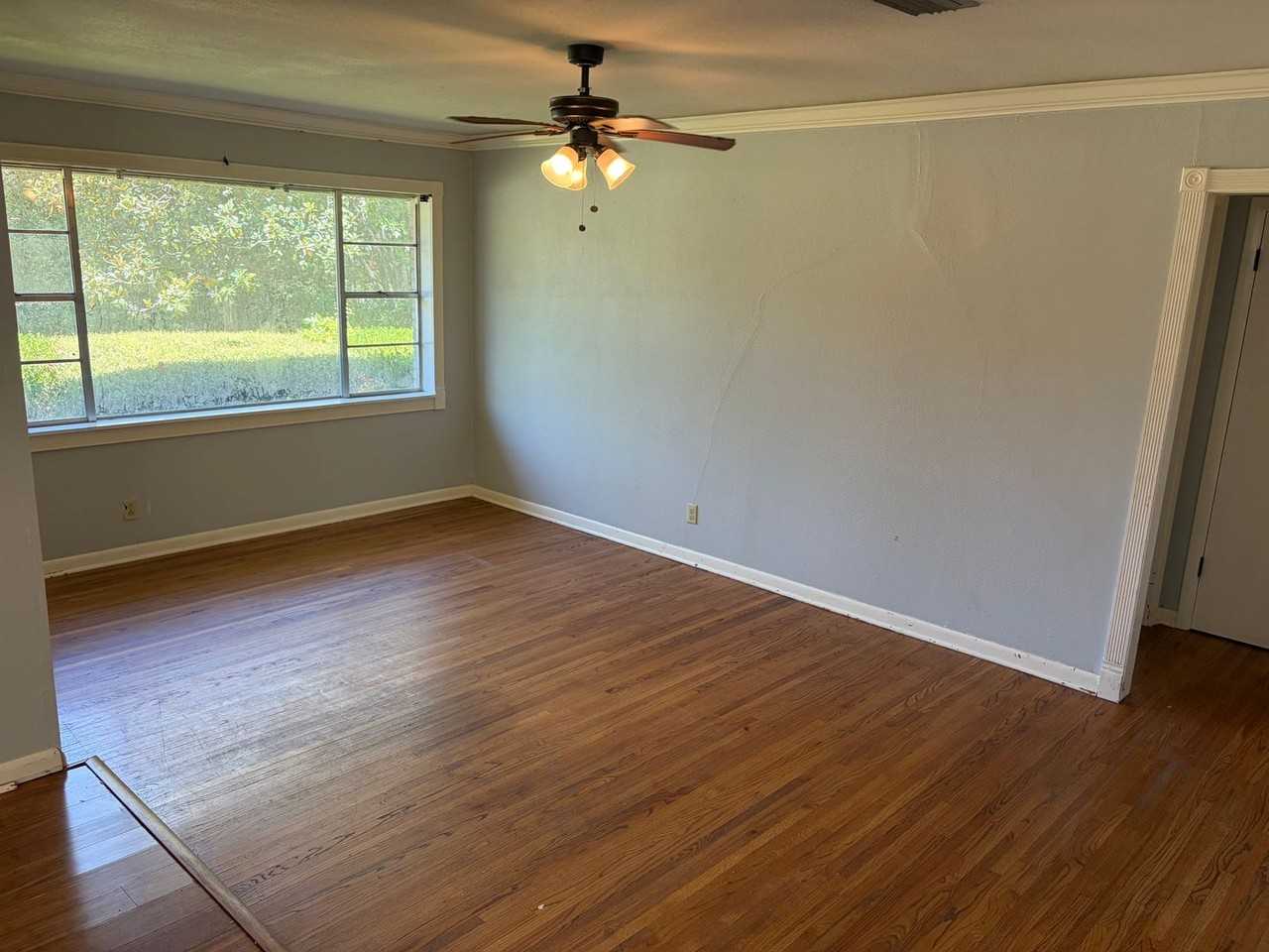 5957 Yarbrough Rd - Photo 5 of 17