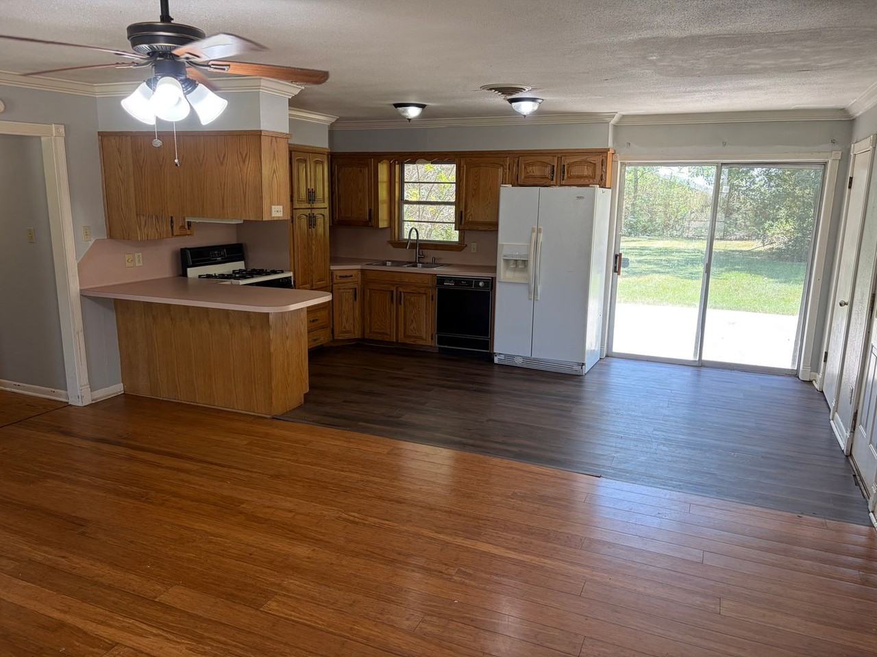 5957 Yarbrough Rd - Photo 7 of 17