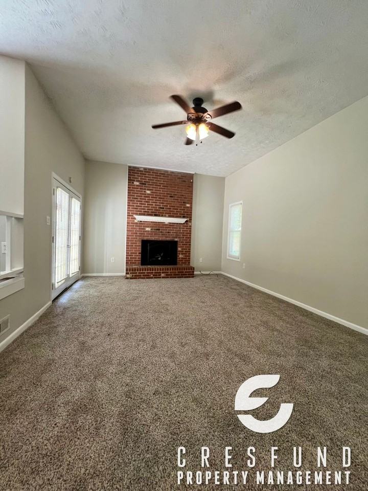 5233 - Photo 3 of 19