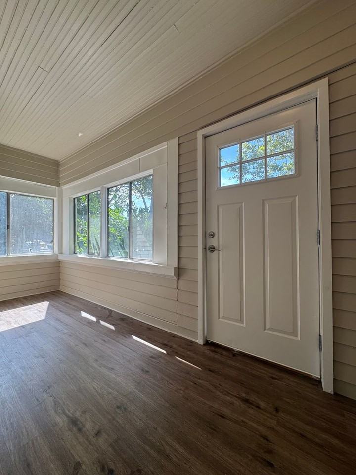 513 E Walnut St - Photo 4 of 26