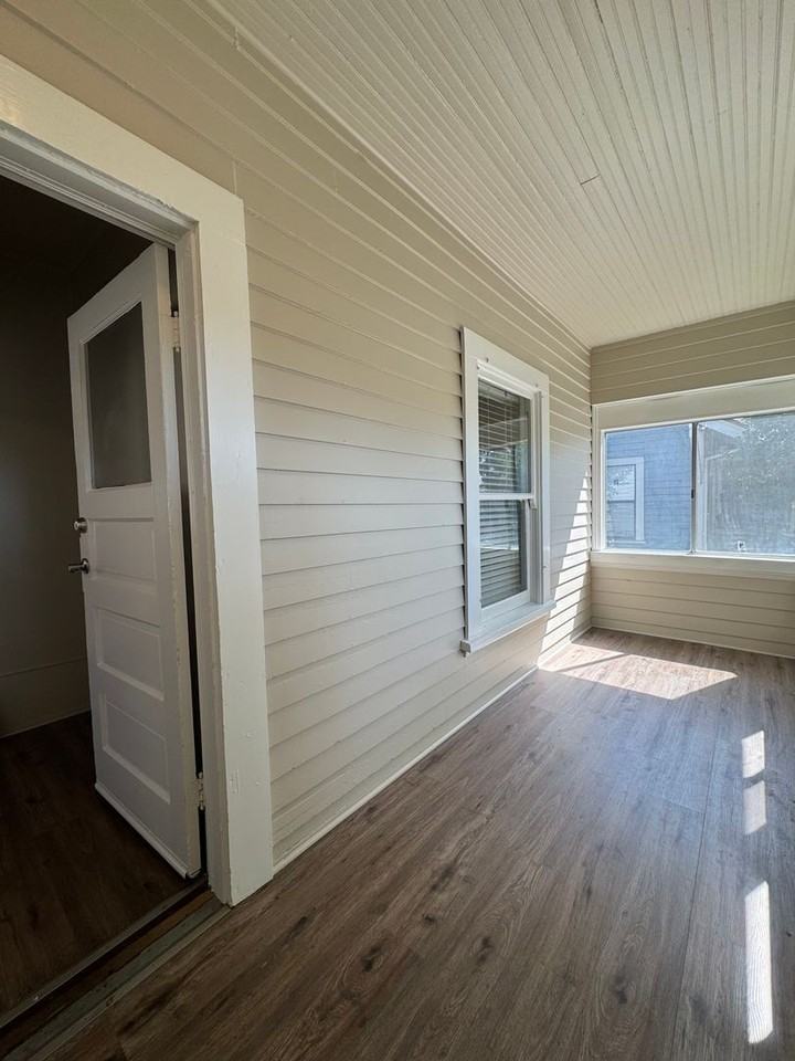513 E Walnut St - Photo 5 of 26