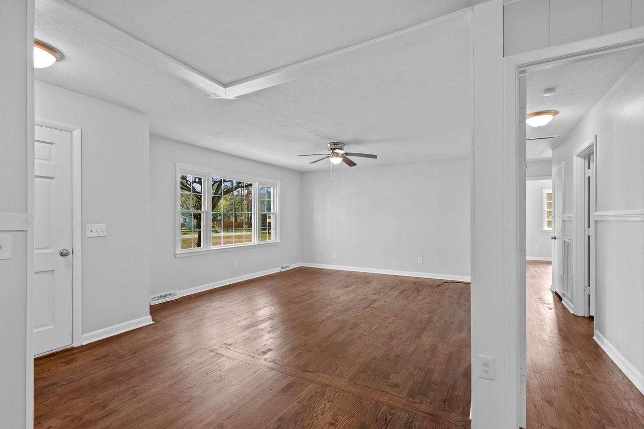 5410 Rollin Rd - Photo 3 of 20