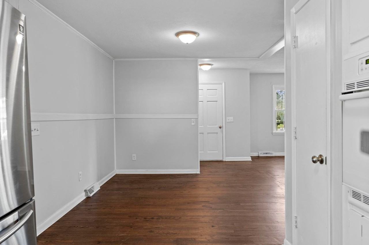 5410 Rollin Rd - Photo 7 of 20