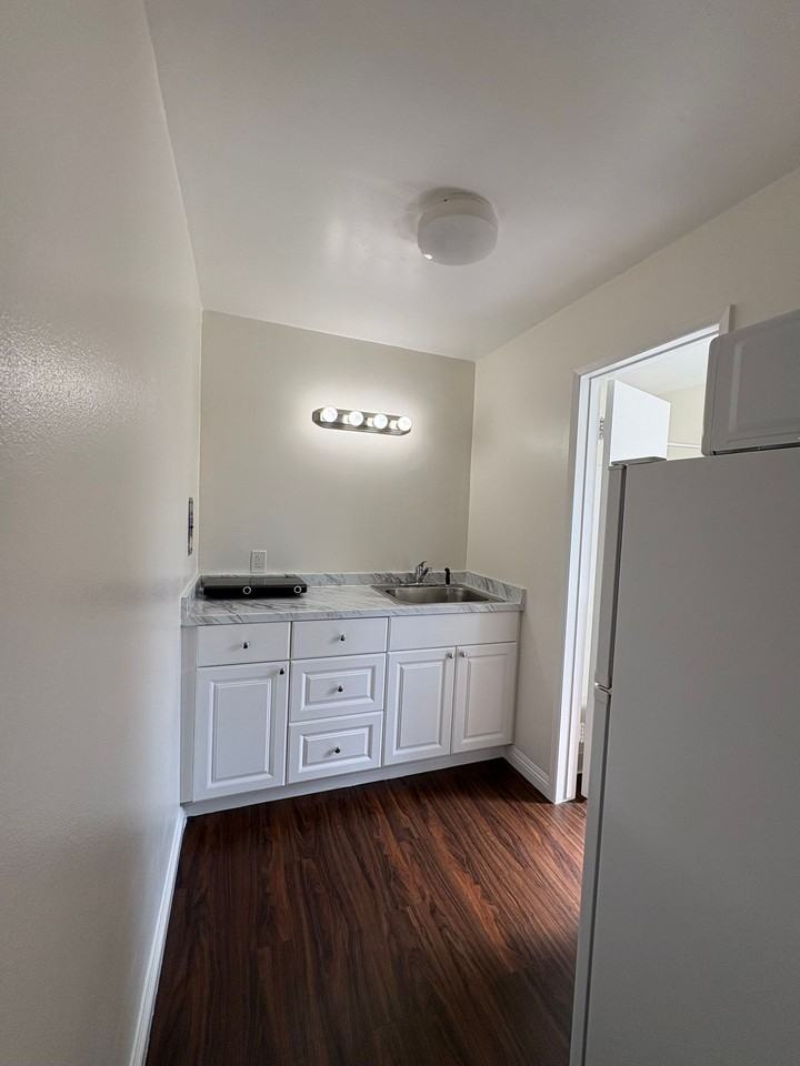 Deauville Apartments - Photo 5 of 5