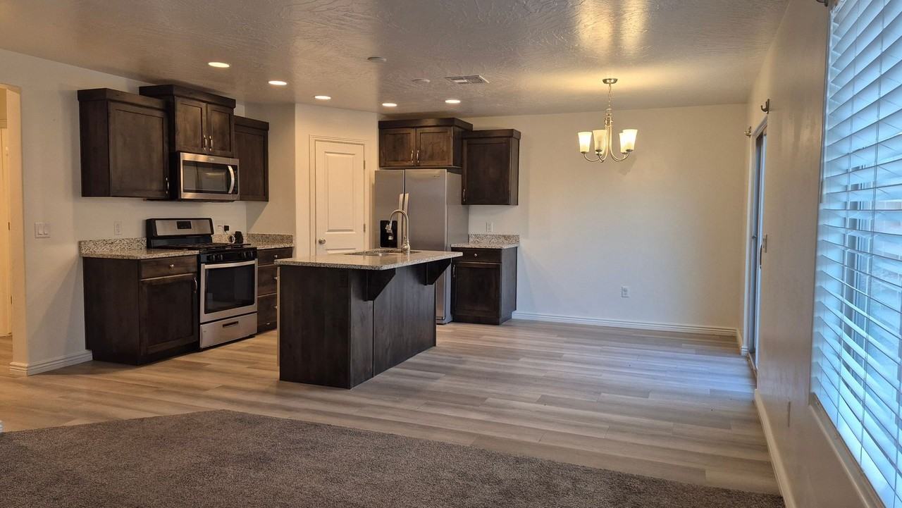 1432 E Trilobite Dr - Photo 4 of 9