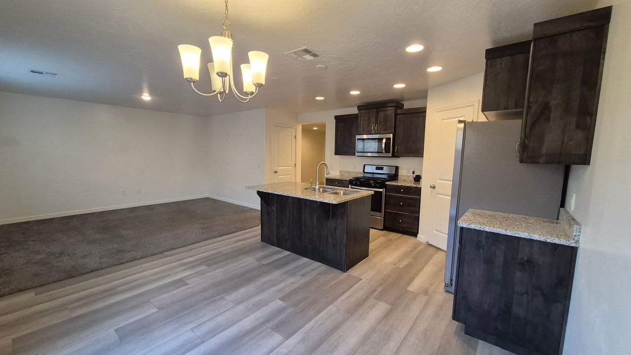 1432 E Trilobite Dr - Photo 5 of 9